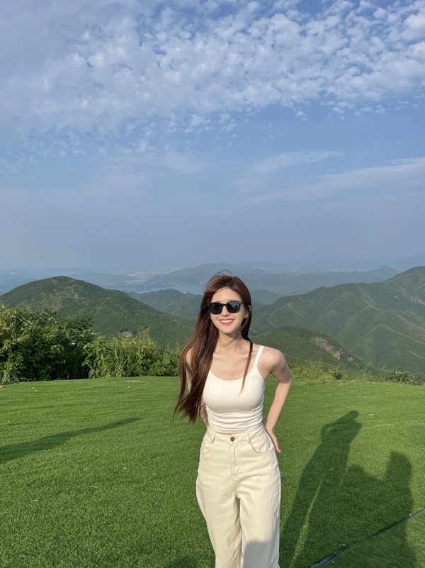 2023夏日必備墨鏡：趙露思-QINA