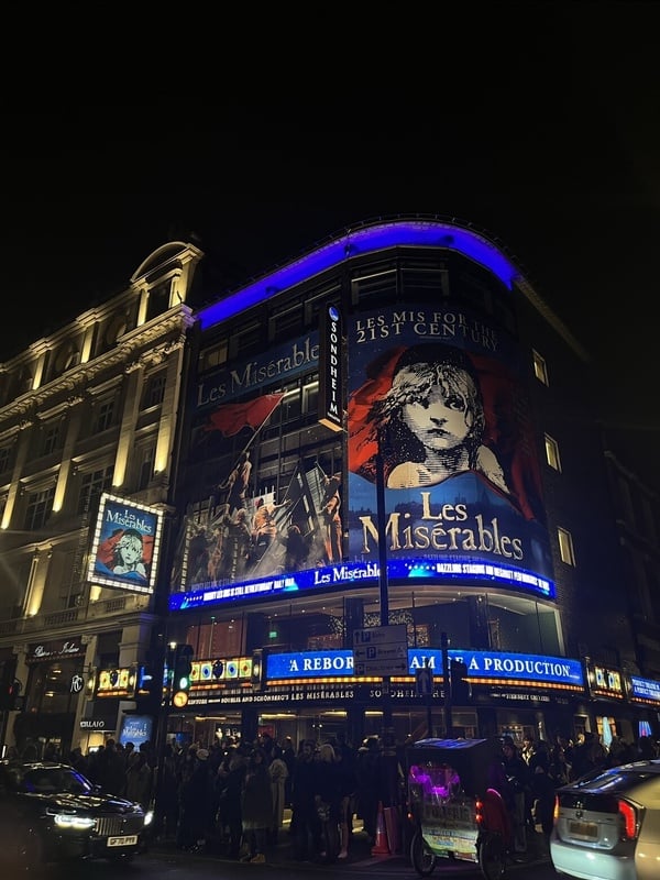 哈利波特迷必打卡英國景點:Shaftesbury avenue 沙夫茨伯里大街