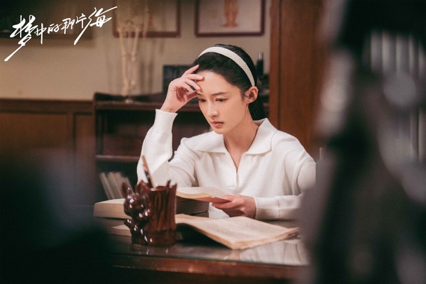 網評7位「待爆多年卻沒紅」陸劇明星！李沁咖位不上不下，白鹿對比趙麗穎&amp;amp;amp;楊冪真不夠紅