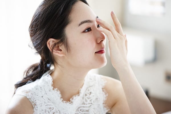 底妝一碰就脫妝、粉底怎樣都推不勻？連化妝老手都不知道「3大底妝禁忌」，妳中了幾項