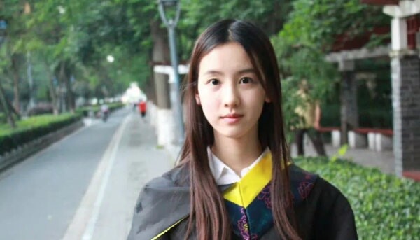 8位陸劇女星「高顏值畢業照」！蔣依依美上熱搜，陳都靈、周也從小美到大，熱巴難超越