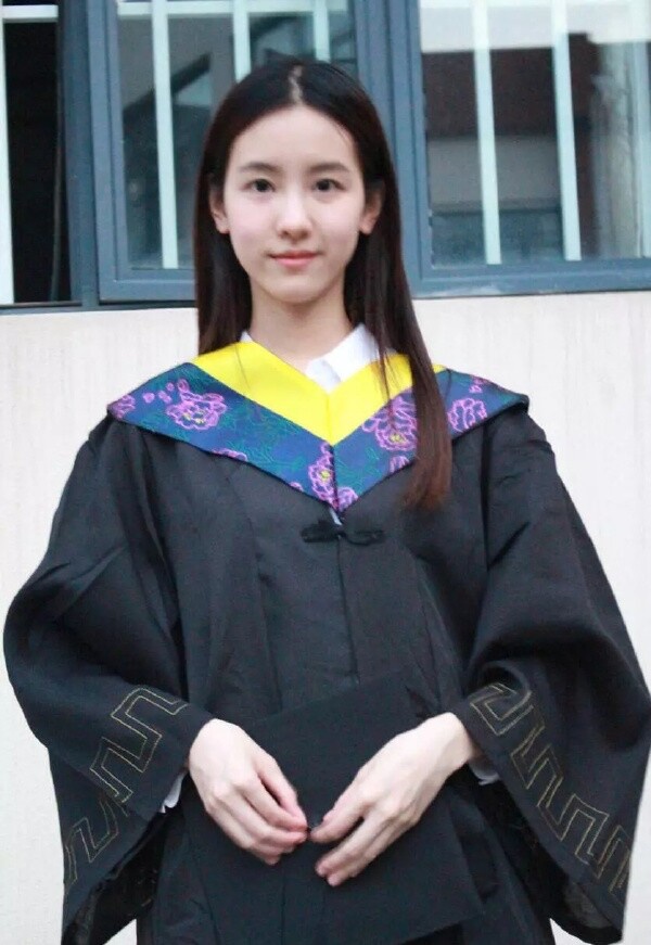 8位陸劇女星「高顏值畢業照」！蔣依依美上熱搜，陳都靈、周也從小美到大，熱巴難超越
