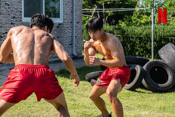 Netflix韓劇《獵犬》7個劇情幕後秘密！禹棹奐退伍隔天就開拍，朴星雄原本要演「陽中」