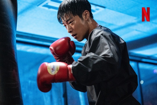 Netflix韓劇《獵犬》7個劇情幕後秘密！禹棹奐退伍隔天就開拍，朴星雄原本要演「陽中」