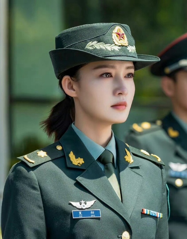 陸劇8位高顏值「軍裝女神」！楊冪美上熱搜，迪麗熱巴&amp;白鹿又美又帥，劉亦菲實在太美啦