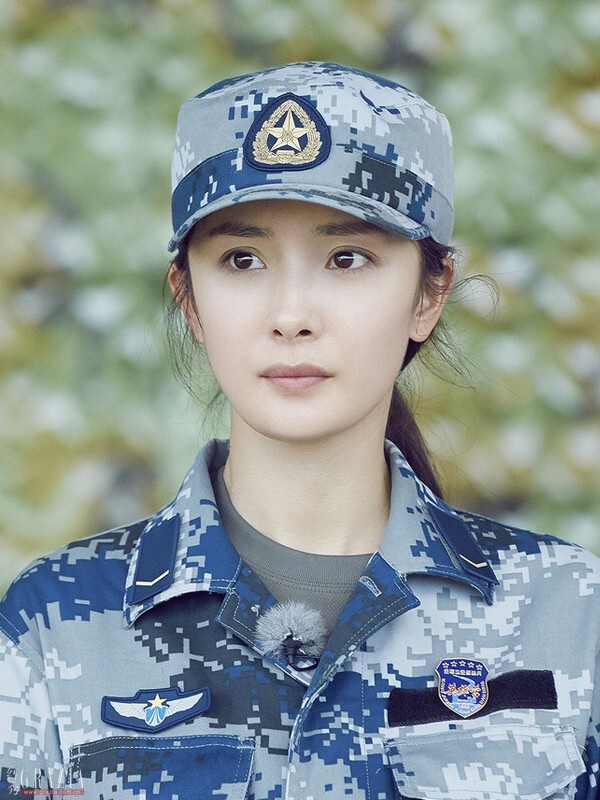 陸劇8位高顏值「軍裝女神」！楊冪美上熱搜，迪麗熱巴&amp;白鹿又美又帥，劉亦菲實在太美啦