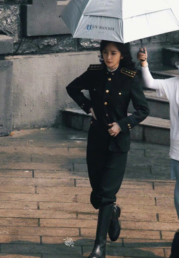陸劇8位高顏值「軍裝女神」！楊冪美上熱搜，迪麗熱巴&amp;白鹿又美又帥，劉亦菲實在太美啦