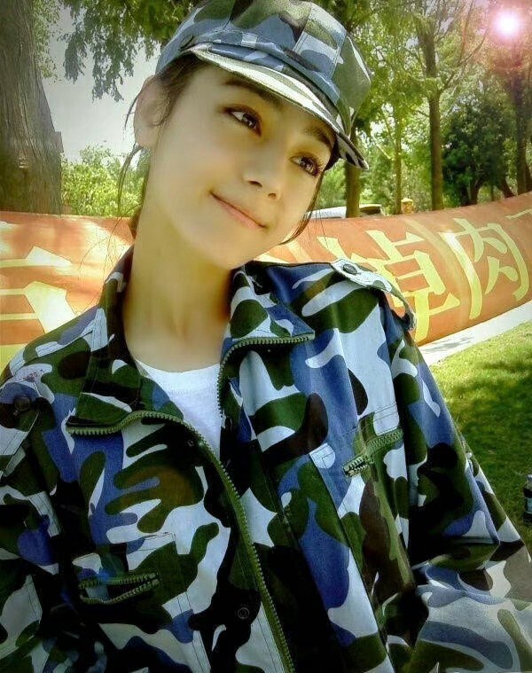 陸劇8位高顏值「軍裝女神」！楊冪美上熱搜，迪麗熱巴&amp;白鹿又美又帥，劉亦菲實在太美啦