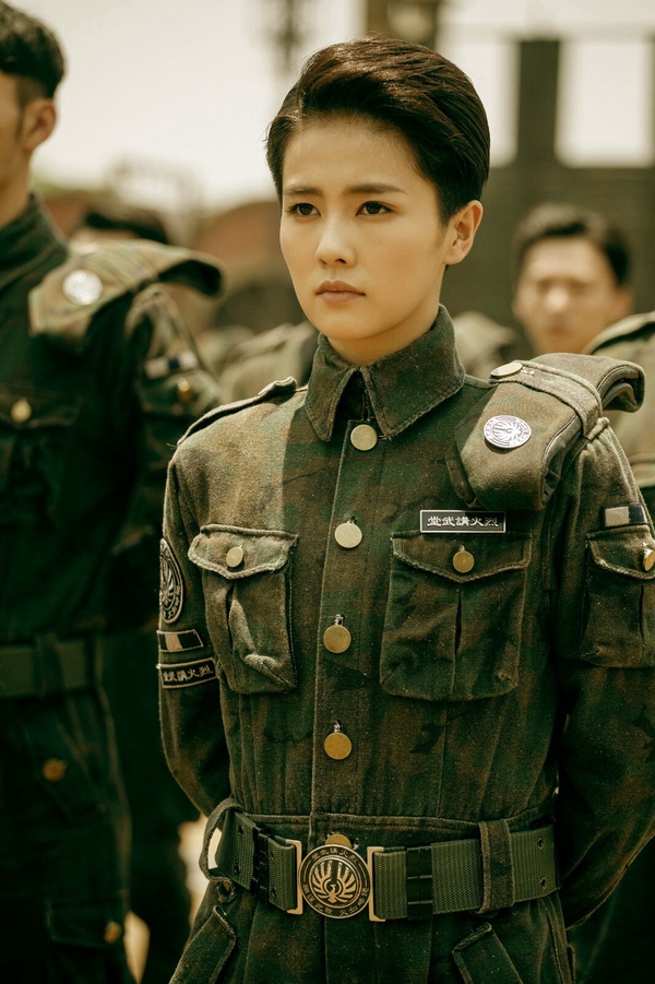陸劇8位高顏值「軍裝女神」！楊冪美上熱搜，迪麗熱巴&amp;白鹿又美又帥，劉亦菲實在太美啦