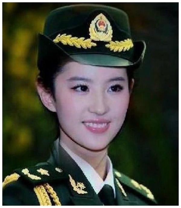 陸劇8位高顏值「軍裝女神」！楊冪美上熱搜，迪麗熱巴&amp;白鹿又美又帥，劉亦菲實在太美啦