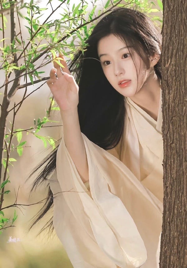 網評「還未爆火的新生代小花」顏值排行TOP10！張婧儀輸周也，王楚然第二，冠軍又是她