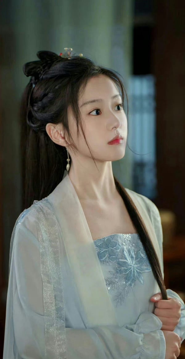 網評「還未爆火的新生代小花」顏值排行TOP10！張婧儀輸周也，王楚然第二，冠軍又是她