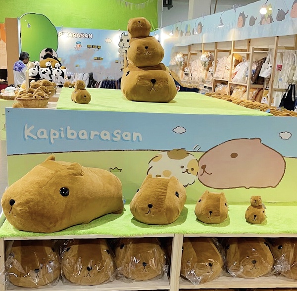 免費入場！「水豚君の動物樂園」華山開展，巨大水豚君必拍，還開賣日本NY起司奶油脆餅