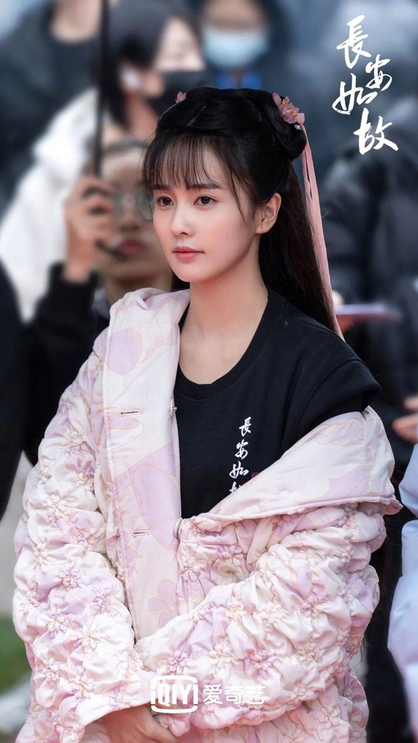 10位陸劇95花「有無瀏海對比」!周也美上熱搜,趙露思甜美,白鹿、張婧儀卻秒變路人