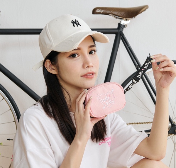 Kitty在全家！全家開賣「Hello Kitty邱比特」零錢包、後背包9款！仙女粉、蘋果綠太美