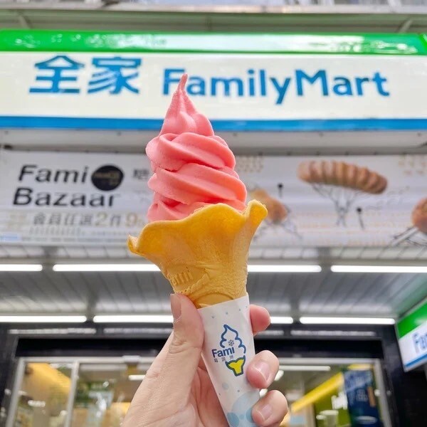 全家霜淇淋買一送一!全家霜淇淋新品是「木瓜牛奶」,香甜滋味令人期待!
