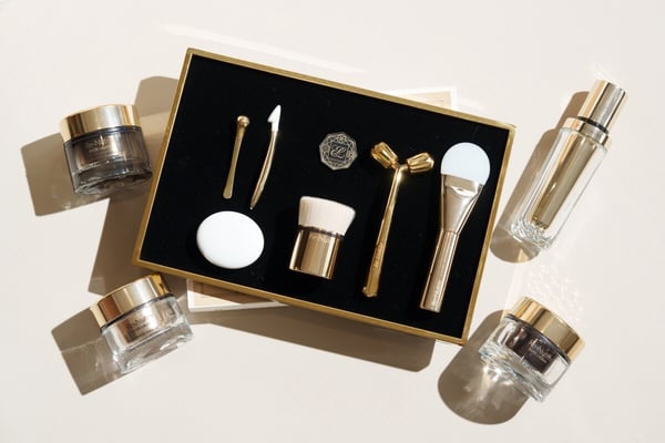 全台頂級SPA推薦！Dior、歐舒丹全新沙龍超夢幻，雅詩蘭黛「臉部皮拉提斯」極致奢華！