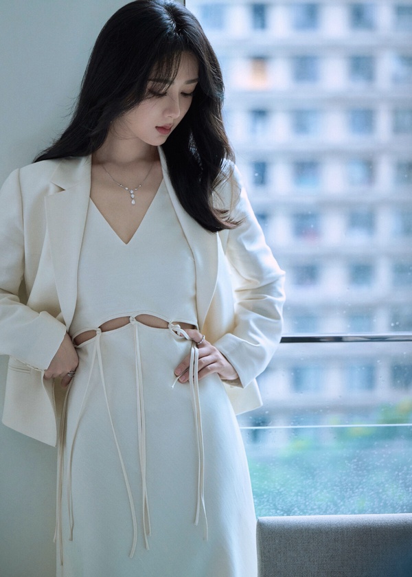15位陸劇明星精修vs.未修！趙麗穎優雅，白鹿&amp;amp;amp;amp;amp;楊紫狀態好，趙露思好看，金晨被說像哪吒