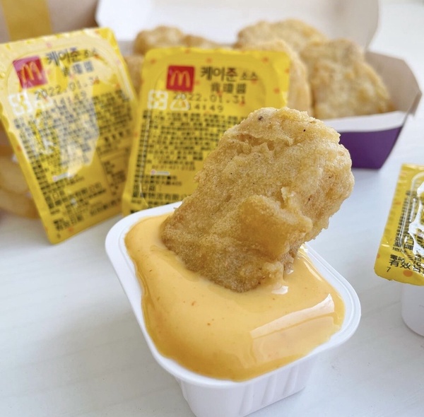 麥當勞買一送一！麥當勞雞塊沾醬「肯瓊醬、甜辣醬」回歸，再享麥克雞塊買一送一優惠