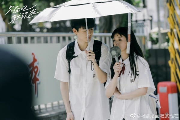 95後陸劇女星校服造型！趙露思、田曦薇有初戀感，張婧儀、周也氣質，王楚然超仙！