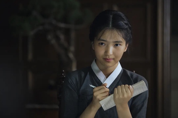 網評「演什麼像什麼」千面演員！《惡鬼》金泰梨1人飾2角演技太神，他連劉在錫都認證