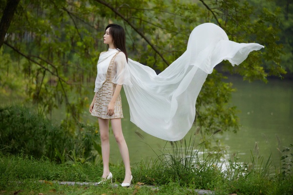 體重超輕紙片人女星!《偷偷藏不住》趙露思只有39公斤,關曉彤173才45,熱巴腿太驚人