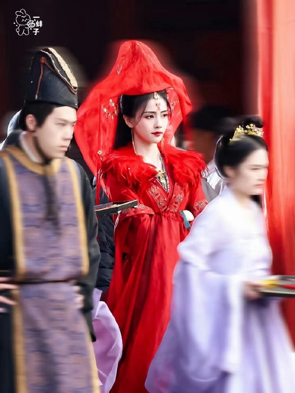 古裝劇10位「紅衣美人」！《玉骨遙》任敏挨批，迪麗熱巴、趙露思難忘，王楚然真的太美