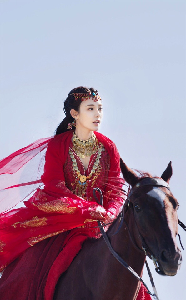 古裝劇10位「紅衣美人」！《玉骨遙》任敏挨批，迪麗熱巴、趙露思難忘，王楚然真的太美