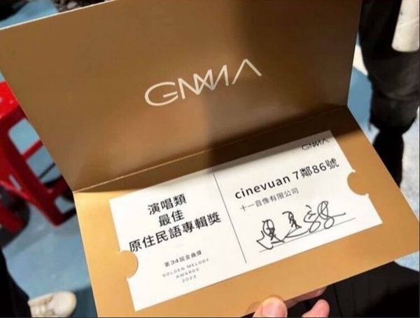 艾怡良金曲鬧烏龍!6個典禮尷尬瞬間:王力宏衝上台超糗,納豆當場下跪,奧斯卡也出包