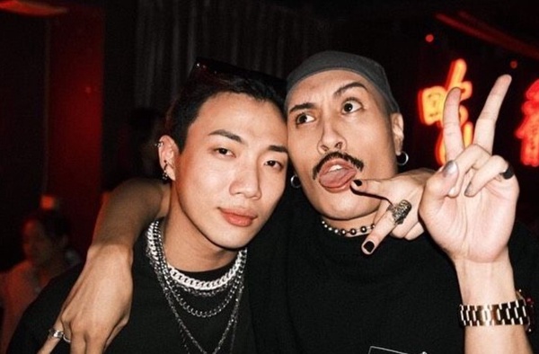 艾怡良金曲鬧烏龍!6個典禮尷尬瞬間:王力宏衝上台超糗,納豆當場下跪,奧斯卡也出包