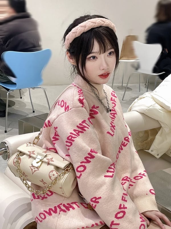 夏日少女心！各大牌的夢幻粉色包包合集-LV新款草莓牛奶配色、Jennie同款貴氣少女粉