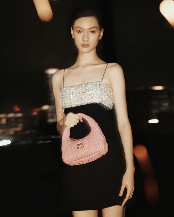 夏日少女心！各大牌的夢幻粉色包包合集：Miu Miu