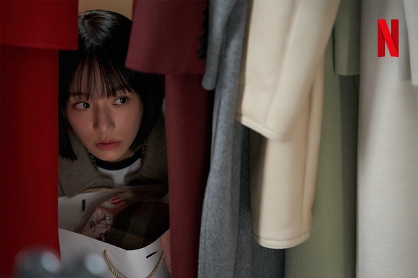 Netflix《絕世網紅》10大犀利金句：「人生是即使拿著爛牌，都可以逆轉的！」