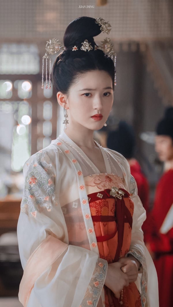 《偷偷藏不住》8演員穿古裝!不只趙露思，陳哲遠也是古裝神顏，還隱藏《玉骨遙》肖戰媽