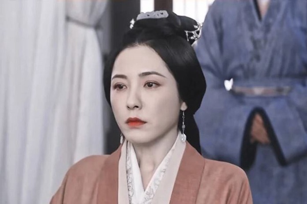 《偷偷藏不住》8演員穿古裝!不只趙露思，陳哲遠也是古裝神顏，還隱藏《玉骨遙》肖戰媽