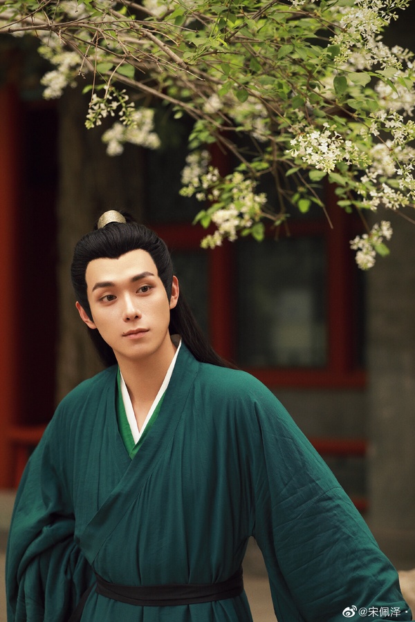 《偷偷藏不住》8演員穿古裝!不只趙露思，陳哲遠也是古裝神顏，還隱藏《玉骨遙》肖戰媽