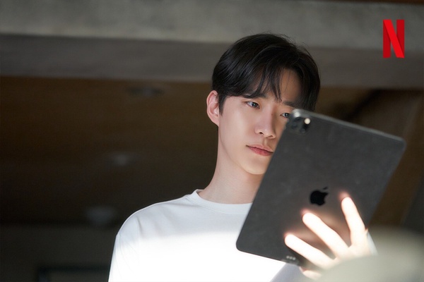 Netflix韓劇《絕世網紅》結局幕後秘密!韓俊景「脫鞋戲」很難拍,李俊昊因這原因出演