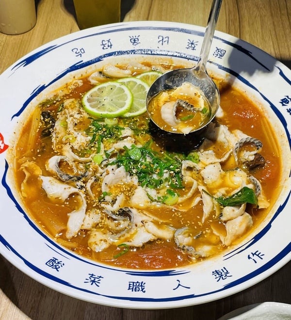 刁民酸菜魚再+1!新開幕「刁民酸菜魚」在台北信義松仁,限定「這天」全面五折開吃!