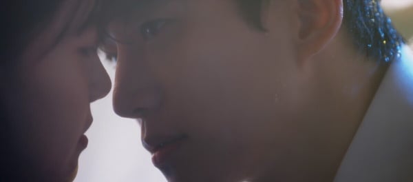《歡迎來到王之國》劇情細節！俊昊求吻眼神變化好絕，還藏《衣袖》、《魷魚遊戲》彩蛋