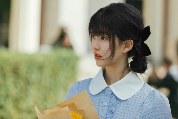 10位陸劇95花演高中生！《偷偷藏不住》趙露思被吐槽，王楚然太成熟，而她演得像傻子