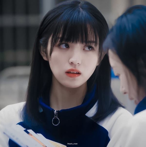 10位陸劇95花演高中生！《偷偷藏不住》趙露思被吐槽，王楚然太成熟，而她演得像傻子