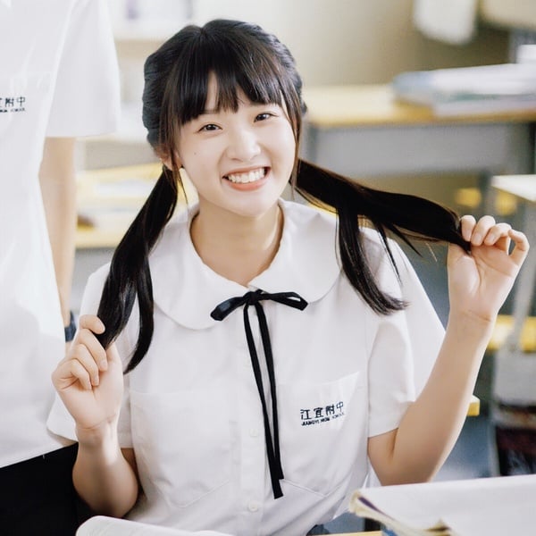 10位陸劇95花演高中生！《偷偷藏不住》趙露思被吐槽，王楚然太成熟，而她演得像傻子