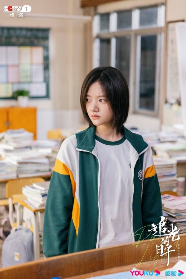 10位陸劇95花演高中生！《偷偷藏不住》趙露思被吐槽，王楚然太成熟，而她演得像傻子