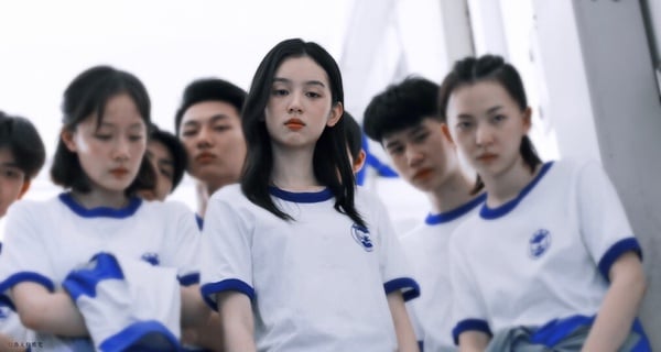 10位陸劇95花演高中生！《偷偷藏不住》趙露思被吐槽，王楚然太成熟，而她演得像傻子