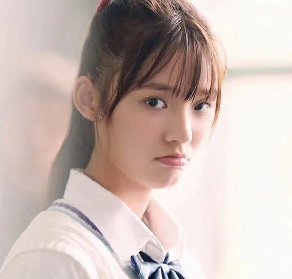 10位陸劇95花演高中生！《偷偷藏不住》趙露思被吐槽，王楚然太成熟，而她演得像傻子