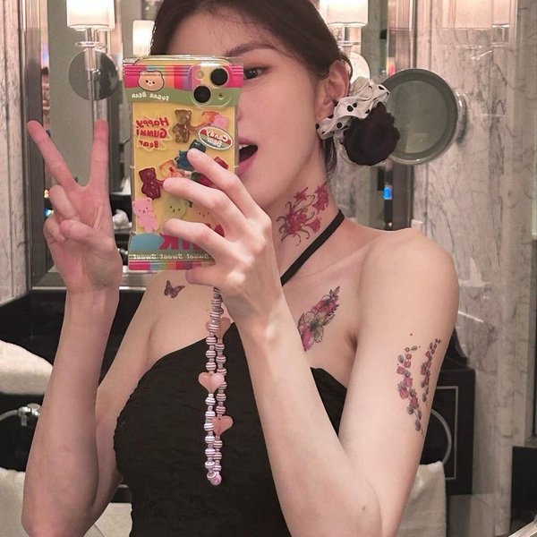 韓韶禧曬出國美照，驚現全身刺青引起眾論