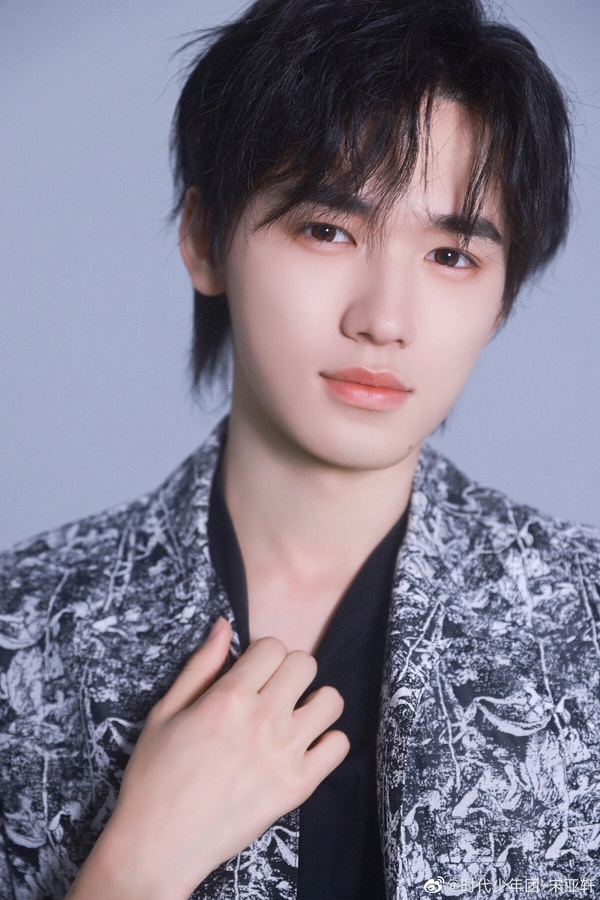 2023「微博熱搜最多」陸劇明星TOP10榜單!趙露思第10,肖戰輸白鹿第4,冠軍真是熱搜王