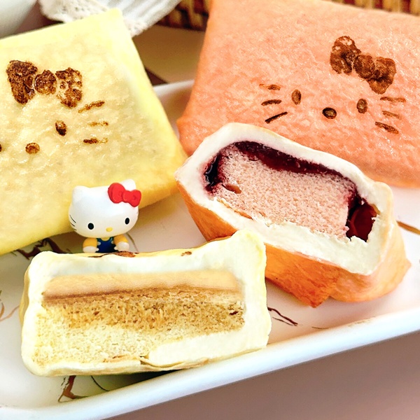 Kitty在超商!7-11、全家開賣「Hello Kitty薄餅生乳蛋糕」,草莓+卡士達布丁內餡太讚