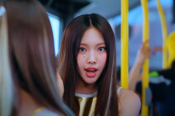 NewJeans新世代大勢女團！梁朝偉驚喜客串新MV，夏季最夯多巴胺妝髮重點一次看