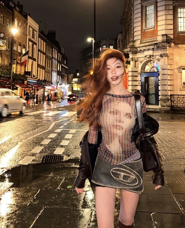你離時尚只差一個皮帶!女團打歌都在穿的Y2K低腰皮帶時尚、辣妹必備美式復古大logo